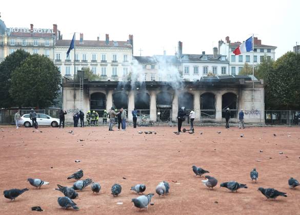 Riots and Looting: The Day After the Protest PHOTOPQR LE PROGRES Richard MOUILLAUD Lyon, October 18, 2026 Riots and Looting: The Day After the Protest Riots and Looting: The Day After the Protest Extensive damage, broken bicycles, set-on-fire trash cans Lyon, October 18, 2026 20,000 people demonstrated in the streets of Lyon Violence overshadowed the protesters’ demands, resulting in a level of chaos rarely seen in the city The tourist office was set on fire and numerous stores were looted Lyon, October 18, 2026: 20,000 people demonstrated in the streets of Lyon. Violence overshadowed the protesters’ demands, resulting in a level of chaos rarely seen in the city. The tourist office was set on fire, and a great many shops were looted. Lyon,  Copyright: xPHOTOPQR LExPROGRES MAXPPPxRichardxMOUILLAUDx 20261018LPL0411 20261018LPL0411