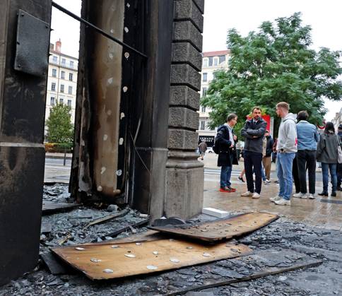 Riots and Looting: The Day After the Protest PHOTOPQR LE PROGRES Richard MOUILLAUD Lyon, October 18, 2026 Riots and Looting: The Day After the Protest Riots and Looting: The Day After the Protest Gregory Doucet, mayor of Lyon, surveys the damage in front of the Boss Lyon store, On October 18, 2026, 20,000 people demonstrated in the streets of Lyon. Violence overshadowed the protesters’ demands, resulting in a level of chaos rarely seen in the city. The tourist office was set on fire and numerous stores were looted. Lyon, October 18, 2026. 20,000 people demonstrated in the streets of Lyon. Violence overshadowed the protesters’ demands, resulting in a level of chaos rarely seen in the city. The tourist office was set on fire, and a great man  Copyright: xPHOTOPQR LExPROGRES MAXPPPxRichardxMOUILLAUDx 20261018LPL0424 20261018LPL0424