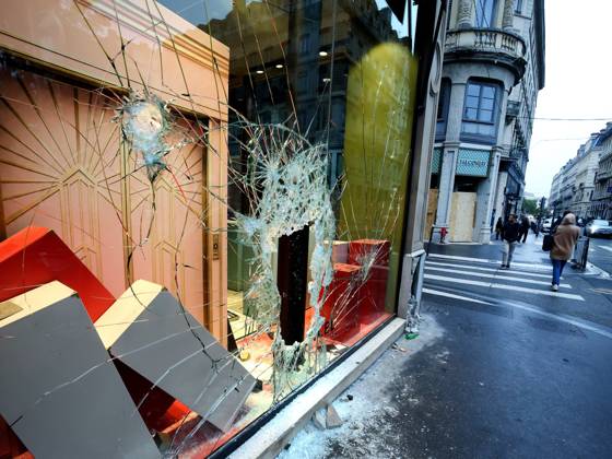 Riots and Looting: The Day After the Protest PHOTOPQR LE PROGRES Richard MOUILLAUD Lyon, October 18, 2026 Riots and Looting: The Day After the Protest Riots and Looting: The Day After the Protest The Lancel store on Place des Jacobins in Lyon, October 18, 2026: 20,000 people demonstrated in the streets of Lyon. Violence overshadowed the protesters’ demands, resulting in a level of chaos rarely seen in the city. The tourist office was set on fire, and numerous stores were looted. Lyon, October 18, 2026. 20,000 people demonstrated in the streets of Lyon. Violence overshadowed the protesters’ demands, resulting in a level of chaos rarely seen in the city. The tourist office was set on fire, and a great many shops were looted. Lyon, Rhône, Rhô  Copyright: xPHOTOPQR LExPROGRES MAXPPPxRichardxMOUILLAUDx 20261018LPL0429 20261018LPL0429