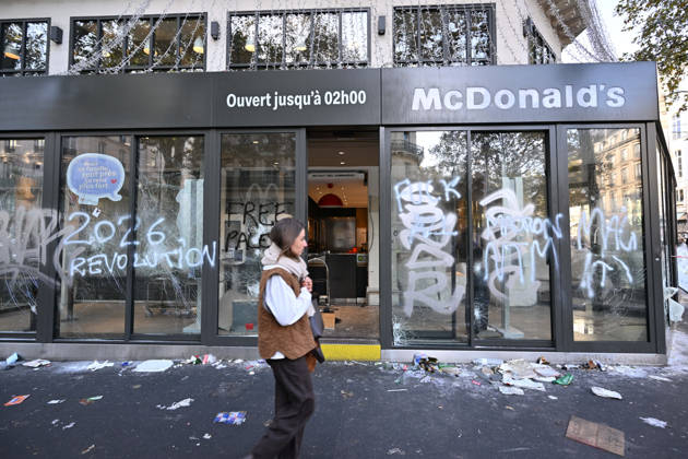 Aftermath of clashes during nationwide protests in Paris PARIS, FRANCE - OCTOBER 18: A woman walks past a vandalised McDonald’s restaurant following clashes during nationwide protests against the high cost of living and rising fuel prices in Paris, France on October 18, 2026. Mustafa Yalcin Anadolu Paris France. Editorial use only. Please get in touch for any other usage.  Copyright: x2026xAnadoluxMustafaxYalcinx