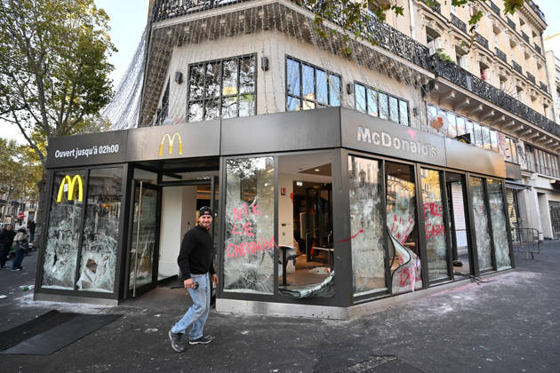 Aftermath of clashes during nationwide protests in Paris PARIS, FRANCE - OCTOBER 18: A man walks past a vandalised McDonald’s restaurant following clashes during nationwide protests against the high cost of living and rising fuel prices in Paris, France on October 18, 2026. Mustafa Yalcin Anadolu Paris France. Editorial use only. Please get in touch for any other usage.  Copyright: x2026xAnadoluxMustafaxYalcinx