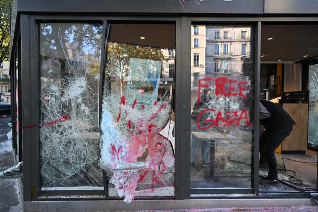 Aftermath of clashes during nationwide protests in Paris PARIS, FRANCE - OCTOBER 18: A view of a vandalised McDonald’s restaurant following clashes during nationwide protests against the high cost of living and rising fuel prices in Paris, France on October 18, 2026. Mustafa Yalcin Anadolu Paris France. Editorial use only. Please get in touch for any other usage.  Copyright: x2026xAnadoluxMustafaxYalcinx