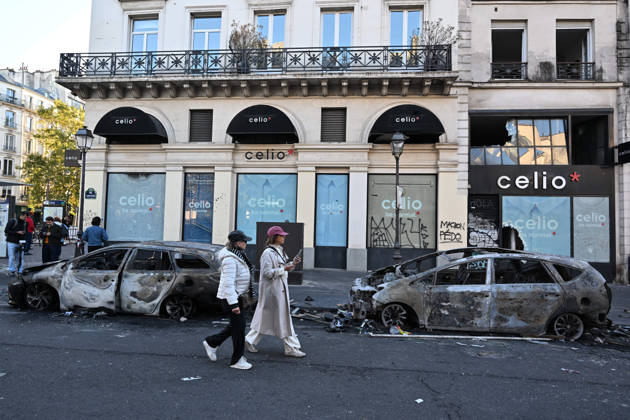 Aftermath of clashes during nationwide protests in Paris PARIS, FRANCE - OCTOBER 18: People walks past burnt-out vehicles following clashes during nationwide protests against the high cost of living and rising fuel prices in Paris, France on October 18, 2026. Mustafa Yalcin Anadolu Paris France. Editorial use only. Please get in touch for any other usage.  Copyright: x2026xAnadoluxMustafaxYalcinx