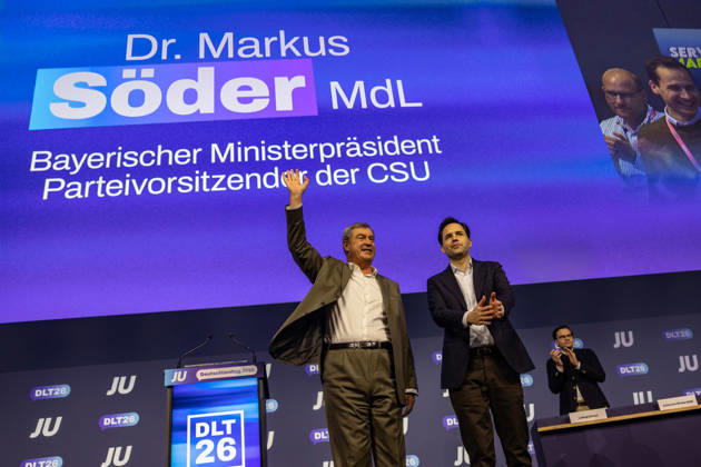Young Union Germany Day in Bonn: Speech by the Federal Chancellor, October 17, 26. Closing photo with Johannes WINKEL, Member of the Bundestag and Federal Chairman of the Young Union (CDU), and Federal Chancello Copyright: xMarcxJohnx