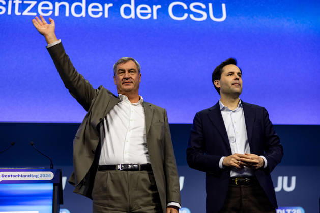 Young Union Germany Day in Bonn: Speech by the Federal Chancellor, October 17, 26. Closing photo with Johannes WINKEL, Member of the Bundestag and Federal Chairman of the Young Union (CDU), and Federal Chancello Copyright: xMarcxJohnx