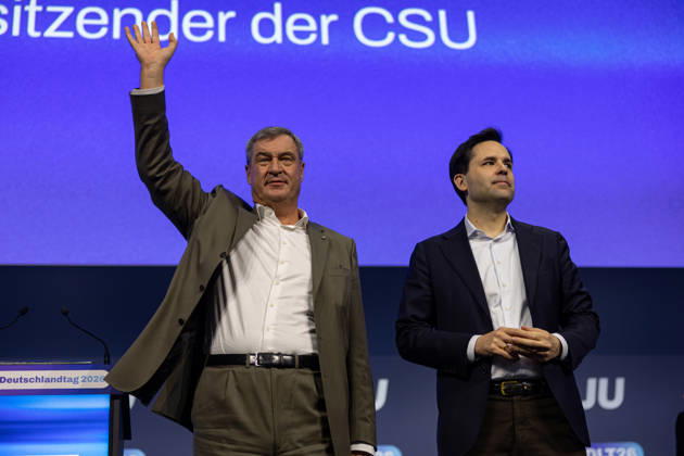 Young Union Germany Day in Bonn: Speech by the Federal Chancellor, October 17, 26. Closing photo with Johannes WINKEL, Member of the Bundestag and Federal Chairman of the Young Union (CDU), and Federal Chancello Copyright: xMarcxJohnx