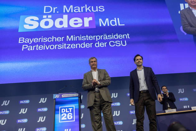 Young Union Germany Day in Bonn: Speech by the Federal Chancellor, October 17, 26. Closing photo with Johannes WINKEL, Member of the Bundestag and Federal Chairman of the Young Union (CDU), and Federal Chancello Copyright: xMarcxJohnx