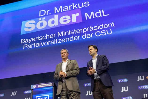 Young Union Germany Day in Bonn: Speech by the Federal Chancellor, October 17, 26. Closing photo with Johannes WINKEL, Member of the Bundestag and Federal Chairman of the Young Union (CDU), and Federal Chancello Copyright: xMarcxJohnx