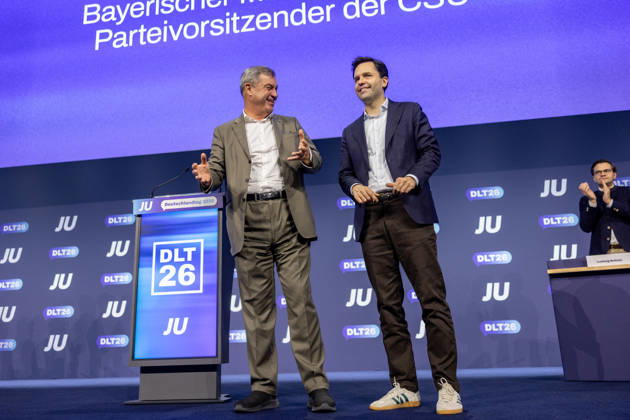 Young Union Germany Day in Bonn: Speech by the Federal Chancellor, October 17, 26. Closing photo with Johannes WINKEL, Member of the Bundestag and Federal Chairman of the Young Union (CDU), and Federal Chancello Copyright: xMarcxJohnx