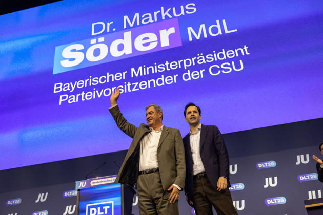 Young Union Germany Day in Bonn: Speech by the Federal Chancellor, October 17, 26. Closing photo with Johannes WINKEL, Member of the Bundestag and Federal Chairman of the Young Union (CDU), and Federal Chancello Copyright: xMarcxJohnx