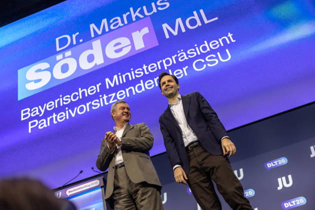 Young Union Germany Day in Bonn: Speech by the Federal Chancellor, October 17, 26. Closing photo with Johannes WINKEL, Member of the Bundestag and Federal Chairman of the Young Union (CDU), and Federal Chancello Copyright: xMarcxJohnx