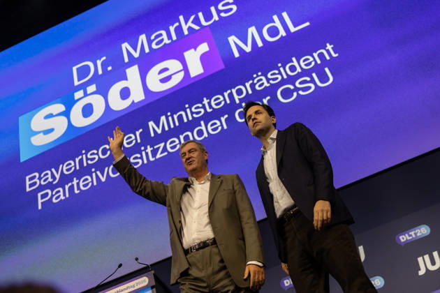 Young Union Germany Day in Bonn: Speech by the Federal Chancellor, October 17, 26. Closing photo with Johannes WINKEL, Member of the Bundestag and Federal Chairman of the Young Union (CDU), and Federal Chancello Copyright: xMarcxJohnx