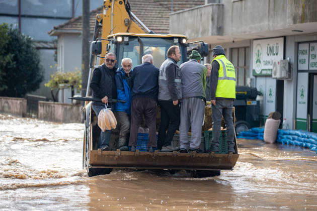 Heavy rainfall causes flooding in Sakarya, Turkiye SAKARYA, TURKIYE - OCTOBER 18: Residents are transported through floodwaters in the bucket of a backhoe loader following heavy rainfall in the Daricayiri neighborhood of Karasu district in Sakarya, Turkiye, on October 18, 2026. Overnight downpours cause a stream to overflow, inundating streets and residential areas. Ibrahim Yozoglu Anadolu Sakarya Turkey. Editorial use only. Please get in touch for any other usage.  Copyright: x2026xAnadoluxIbrahimxYozoglux