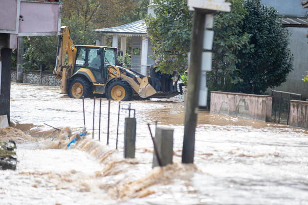 Heavy rainfall causes flooding in Sakarya, Turkiye SAKARYA, TURKIYE - OCTOBER 18: Floodwaters inundate the Daricayiri neighborhood in the Karasu district of Sakarya, northwestern Turkiye, on October 18, 2026. Heavy rainfall throughout the night causes a stream to overflow, flooding streets and residential areas Ibrahim Yozoglu Anadolu Sakarya Turkey. Editorial use only. Please get in touch for any other usage.  Copyright: x2026xAnadoluxIbrahimxYozoglux