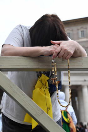 Pope Leo XIV leads Angelus prayer at Vatican VATICAN CITY, VATICAN - OCTOBER 18: A man attends the Angelus prayer led by Pope Leo XIV from the window of the Apostolic Palace overlooking St. Peter s Square at the Vatican on October 18, 2026. Pope Leo XIV returned to the Vatican on October 17 following lung surgery. Isabella Bonotto Anadolu Vatican City Vatican. Editorial use only. Please get in touch for any other usage.  Copyright: x2026xAnadoluxIsabellaxBonottox