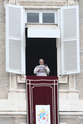 Pope Leo XIV leads Angelus prayer at Vatican VATICAN CITY, VATICAN - OCTOBER 18: Pope Leo XIV addresses worshippers from the window of the Apostolic Palace overlooking St. Peter s Square during the Sunday Angelus prayer in Vatican City, Vatican, on October 18, 2026. Isabella Bonotto Anadolu Vatican City Vatican. Editorial use only. Please get in touch for any other usage.  Copyright: x2026xAnadoluxIsabellaxBonottox