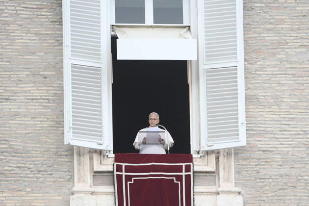 Pope Leo XIV leads Angelus prayer at Vatican VATICAN CITY, VATICAN - OCTOBER 18: Pope Leo XIV addresses worshippers from the window of the Apostolic Palace overlooking St. Peter s Square during the Sunday Angelus prayer in Vatican City, Vatican, on October 18, 2026. Isabella Bonotto Anadolu Vatican City Vatican. Editorial use only. Please get in touch for any other usage.  Copyright: x2026xAnadoluxIsabellaxBonottox