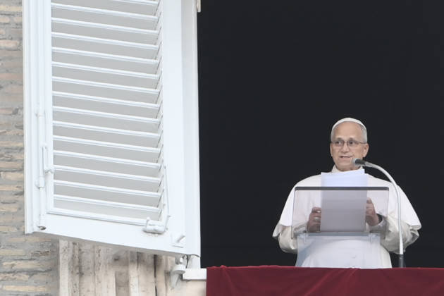 Pope Leo XIV leads Angelus prayer at Vatican VATICAN CITY, VATICAN - OCTOBER 18: Pope Leo XIV addresses worshippers from the window of the Apostolic Palace overlooking St. Peter s Square during the Sunday Angelus prayer in Vatican City, Vatican, on October 18, 2026. Isabella Bonotto Anadolu Vatican City Vatican. Editorial use only. Please get in touch for any other usage.  Copyright: x2026xAnadoluxIsabellaxBonottox