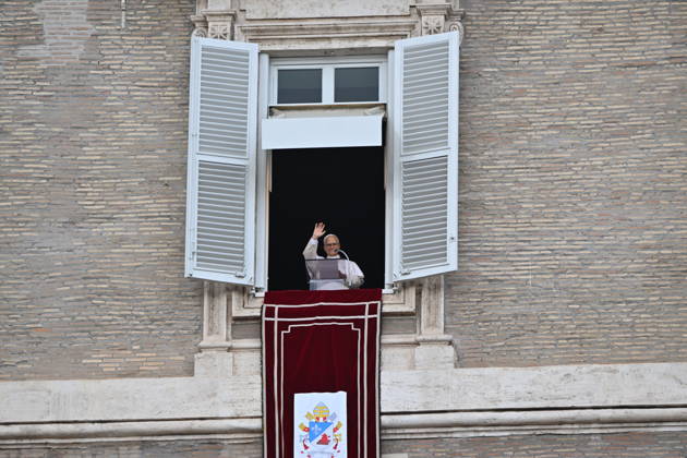 RECORD DATE NOT STATED Italy, Rome,Vatican 2026-10-18 : Pope Leo XI during giÃ Italy, Rome, Vatican City, October 18, 2026: Pope Leo XIV addresses the crowd from the window of the apostolic palace overlooking St. Peter s square during the Angelus prayer, a day after his return to The Vatican following a surgery to remove a cancerous tumour in his right lung, . Photo: Copyright Alessia Giuliani CPPn4 una il EDITORIAL USE ONLY - NO BOOKS Copyright: xAlessiaxGiuliani Catholicpressphotox