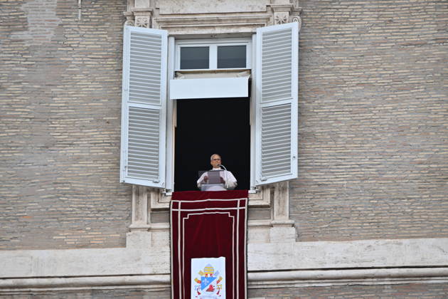 RECORD DATE NOT STATED Italy, Rome,Vatican 2026-10-18 : Pope Leo XI during giÃ Italy, Rome, Vatican City, October 18, 2026: Pope Leo XIV addresses the crowd from the window of the apostolic palace overlooking St. Peter s square during the Angelus prayer, a day after his return to The Vatican following a surgery to remove a cancerous tumour in his right lung, . Photo: Copyright Alessia Giuliani CPPn4 una il EDITORIAL USE ONLY - NO BOOKS Copyright: xAlessiaxGiuliani Catholicpressphotox