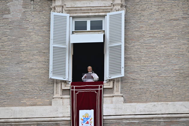 RECORD DATE NOT STATED Italy, Rome,Vatican 2026-10-18 : Pope Leo XI during giÃ Italy, Rome, Vatican City, October 18, 2026: Pope Leo XIV addresses the crowd from the window of the apostolic palace overlooking St. Peter s square during the Angelus prayer, a day after his return to The Vatican following a surgery to remove a cancerous tumour in his right lung, . Photo: Copyright Alessia Giuliani CPPn4 una il EDITORIAL USE ONLY - NO BOOKS Copyright: xAlessiaxGiuliani Catholicpressphotox