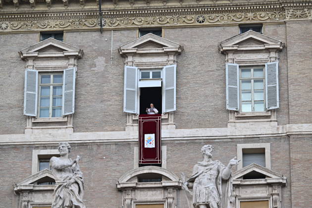 RECORD DATE NOT STATED Italy, Rome,Vatican 2026-10-18 : Pope Leo XI during giÃ Italy, Rome, Vatican City, October 18, 2026: Pope Leo XIV addresses the crowd from the window of the apostolic palace overlooking St. Peter s square during the Angelus prayer, a day after his return to The Vatican following a surgery to remove a cancerous tumour in his right lung, . Photo: Copyright Alessia Giuliani CPPn4 una il EDITORIAL USE ONLY - NO BOOKS Copyright: xAlessiaxGiuliani Catholicpressphotox