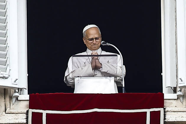October 18, 2026, Vatican City, ITALIA ROMA: Pope Leo XIV during the Angelus prayer, traditional Sunday s prayer, from the window of his office overlooking Saint Peter s Square, the day after his discharge from the Agostino Gemelli University Hospital, where he had been admitted for surgery, Vatican City, 18 October 2026. ANSA ANGELO CARCONI. Vatican City ITALIA ROMA  - ZUMAa110 20261018_zaf_a110_003 Copyright: xAngeloxCarconix