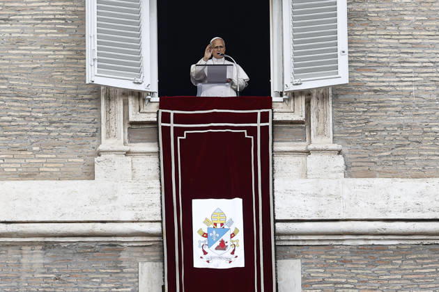 October 18, 2026, Vatican City, ITALIA ROMA: Pope Leo XIV during the Angelus prayer, traditional Sunday s prayer, from the window of his office overlooking Saint Peter s Square, the day after his discharge from the Agostino Gemelli University Hospital, where he had been admitted for surgery, Vatican City, 18 October 2026. ANSA ANGELO CARCONI. Vatican City ITALIA ROMA  - ZUMAa110 20261018_zaf_a110_005 Copyright: xAngeloxCarconix