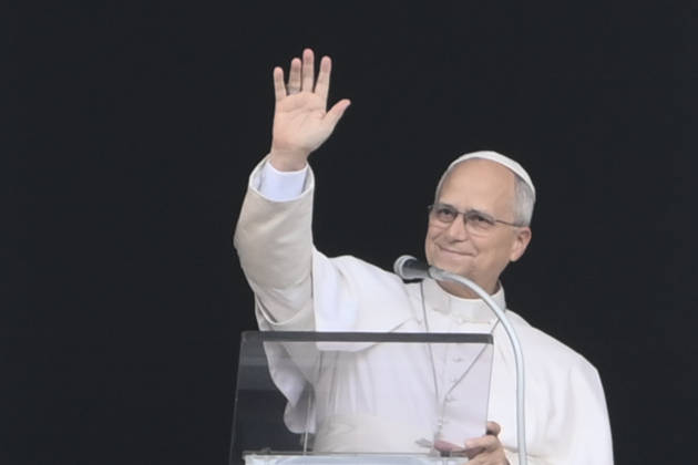Pope Leo XIV leads Angelus prayer at Vatican VATICAN: VATICAN CITY - OCTOBER 18: Pope Leo XIV addresses the crowd from the window of the apostolic palace overlooking St.Peter s square during his Sunday Angelus prayer at the Vatican on October 18, 2026. Isabella Bonotto Anadolu Vatican City Vatican. Editorial use only. Please get in touch for any other usage.  Copyright: x2026xAnadoluxIsabellaxBonottox
