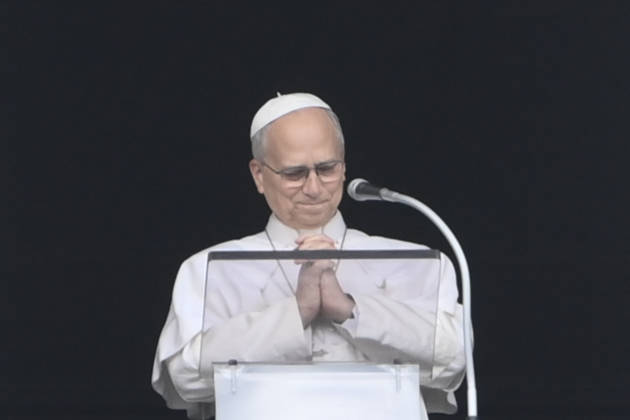Pope Leo XIV leads Angelus prayer at Vatican VATICAN: VATICAN CITY - OCTOBER 18: Pope Leo XIV addresses the crowd from the window of the apostolic palace overlooking St.Peter s square during his Sunday Angelus prayer at the Vatican on October 18, 2026. Isabella Bonotto Anadolu Vatican City Vatican. Editorial use only. Please get in touch for any other usage.  Copyright: x2026xAnadoluxIsabellaxBonottox