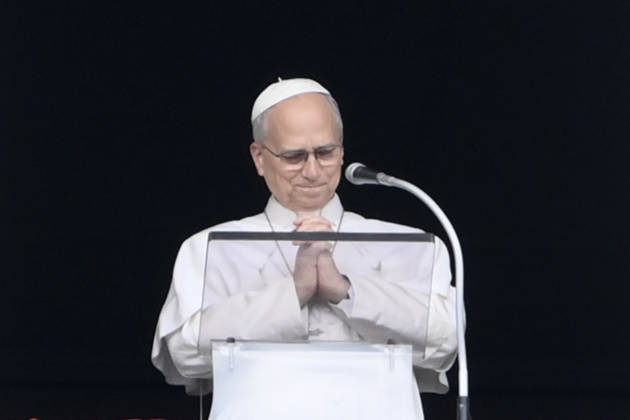 Pope Leo XIV leads Angelus prayer at Vatican VATICAN: VATICAN CITY - OCTOBER 18: Pope Leo XIV addresses the crowd from the window of the apostolic palace overlooking St.Peter s square during his Sunday Angelus prayer at the Vatican on October 18, 2026. Isabella Bonotto Anadolu Vatican City Vatican. Editorial use only. Please get in touch for any other usage.  Copyright: x2026xAnadoluxIsabellaxBonottox