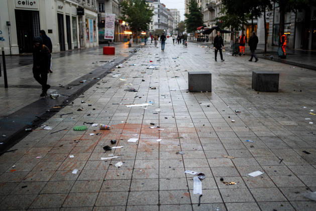 Vandalism following the protest against the high cost of living in Lyon on October 18, 2026 Nicolas Liponne MAXPPP Lyon 10 18 2026 Large amounts of trash and debris from looting littered the streets in the aftermath of the riots that broke out during the October 17 protest against the high cost of living, in Lyon on October 18, 2026. Large amounts of trash and debris from looting littered the streets in the aftermath of the riots that broke out during the October 17 protest against the high cost of living in Lyon on October 18, 2026. Lyon, Auvergne-Rhône-Alpes, France  Copyright: xMAXPPPxNicolasxLiponnex NLP202610180861 NLP202610180861