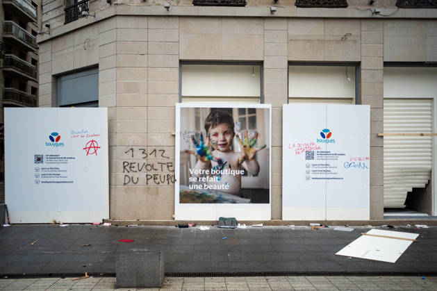 Damage following the protest against the high cost of living in Lyon on October 18, 2026 Nicolas Liponne MAXPPP Lyon 10 18 2026 Damage to the Bouygues Telecom store, which was looted and vandalized, in the aftermath of the riots that broke out during the October 17 protest against the high cost of living in Lyon, October 18, 2026 Damage to the Bouygues Telecom store, which was looted and vandalized, in the aftermath of the riots that broke out during the October 17 protest against the high cost of living in Lyon, on October 18, 2026 Lyon Auvergne-Rhône-Alpes France  Copyright: xMAXPPPxNicolasxLiponnex NLP202610180862 NLP202610180862