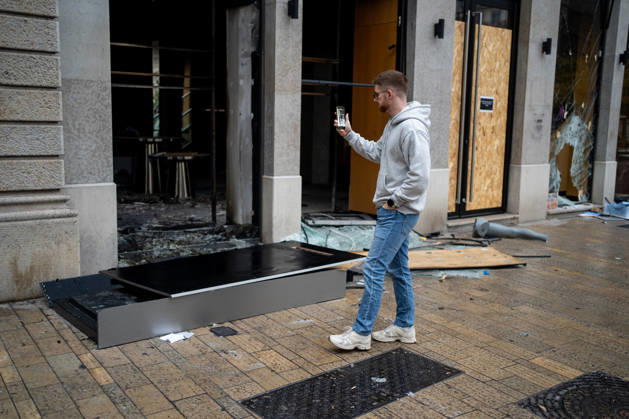 Vandalism following the protest against the high cost of living in Lyon on October 18, 2026 Nicolas Liponne MAXPPP Lyon 10 18 2026 A person takes a photo of the damage to the Hugo Boss store, which was looted, vandalized, and set on fire, the day after the riots that broke out during the protest against the high cost of living on October 17 in Lyon, October 18, 2026 A person takes a photo of the damage to the Hugo Boss store—which was looted, vandalized, and set on fire—the day after the riots that broke out during the October 17 protest against the high cost of living in Lyon, on October 18, 2026 Lyon Auvergne-Rhône-Alpes France  Copyright: xMAXPPPxNicolasxLiponnex NLP202610180883 NLP202610180883