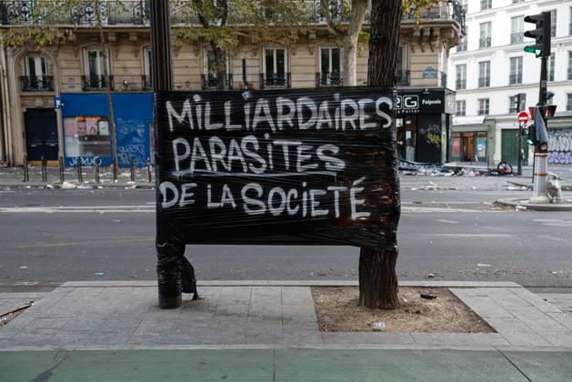 PARIS DAMAGE FROM THE OCTOBER 17, 2026 RIOTS PHOTOPQR LE PARISIEN Olivier Corsan Paris, October 18, 2026 Paris, France, October 18, 2026 This morning, Parisians and tourists discovered the damage and looting of stores that took place the previous day in the capital during the riots on the fringes of the October 17, 2026, demonstration organized by the Yellow Vests against the high cost of living and high school students demanding more resources for education, as seen here on Boulevard Magenta. Photo: LP Olivier Corsan. The day of mobilization on October 17 against the high cost of living was marked by scenes of urban guerrilla warfare and looting in many cities. The Prime Minister reported 1,200 arrests and 150 police officers and gendarme Copyright: xPHOTOPQR LExPARISIEN MAXPPPxOlivierxCorsanx 20261018LPA1158 20261018LPA1158