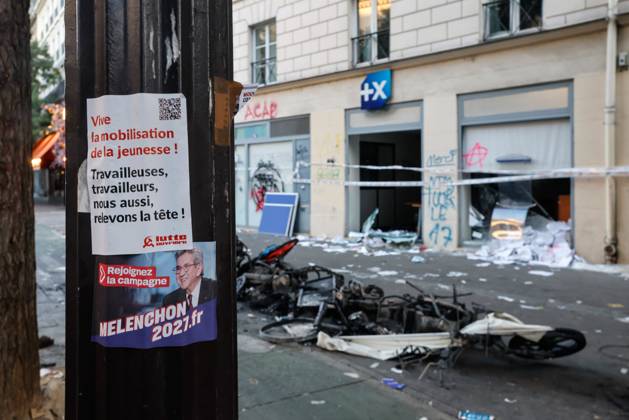 PARIS DAMAGE FROM THE OCTOBER 17, 2026 RIOTS PHOTOPQR LE PARISIEN Olivier Corsan Paris, October 18, 2026 Paris, France, October 18, 2026 Parisians and tourists woke up this morning to find the damage and looting of stores that had taken place the previous day in the capital during the riots on the fringes of the October 17, 2026, demonstration organized by the Yellow Vests against the high cost of living and high school students demanding more resources for education—in which Jean-Luc Mélenchon participated, as seen here on Boulevard Magenta. Photo: LP Olivier Corsan. The day of mobilization on October 17 against the high cost of living was marked by scenes of urban guerrilla warfare and looting in many cities. The Prime Minister reported  Copyright: xPHOTOPQR LExPARISIEN MAXPPPxOlivierxCorsanx 20261018LPA1164 20261018LPA1164