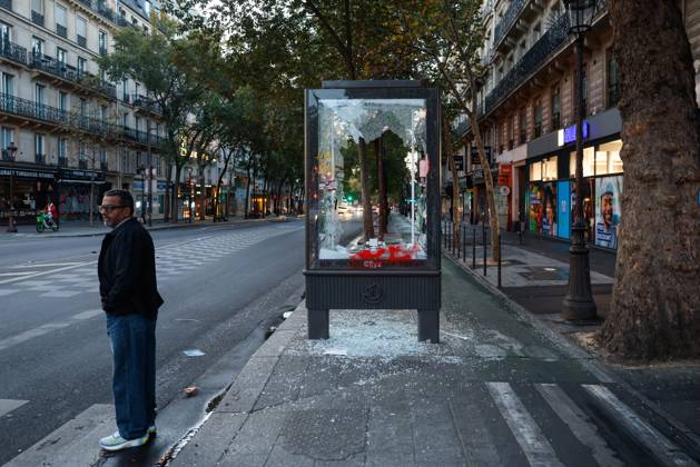 PARIS DAMAGE FROM THE OCTOBER 17, 2026 RIOTS PHOTOPQR LE PARISIEN Olivier Corsan Paris, October 18, 2026 Paris, France, October 18, 2026 This morning, Parisians and tourists discovered the damage and looting of stores that took place the previous day in the capital during the riots on the fringes of the October 17, 2026, demonstration organized by the Yellow Vests against the high cost of living and high school students demanding more resources for education, as seen here on Boulevard Magenta. Photo: LP Olivier Corsan. The day of mobilization on October 17 against the high cost of living was marked by scenes of urban guerrilla warfare and looting in many cities. The Prime Minister reported 1,200 arrests and 150 police officers and gendarme Copyright: xPHOTOPQR LExPARISIEN MAXPPPxOlivierxCorsanx 20261018LPA1139 20261018LPA1139
