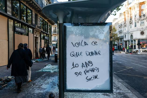 PARIS DAMAGE FROM THE OCTOBER 17, 2026 RIOTS PHOTOPQR LE PARISIEN Olivier Corsan Paris, October 18, 2026 Paris, France, October 18, 2026 This morning, Parisians and tourists discovered the damage and looting of stores that took place the previous day in the capital during the riots on the fringes of the October 17, 2026, demonstration organized by the Yellow Vests against the high cost of living and high school students demanding more resources for education, as seen here on Boulevard Sébastopol. Photo: LP Olivier Corsan. The day of mobilization on October 17 against the high cost of living was marked by scenes of urban guerrilla warfare and looting in many cities. The Prime Minister reported 1,200 arrests and 150 police officers and genda Copyright: xPHOTOPQR LExPARISIEN MAXPPPxOlivierxCorsanx 20261018LPA1192 20261018LPA1192