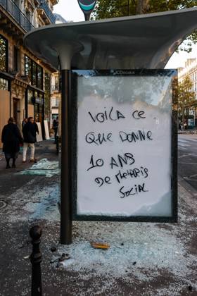 PARIS DAMAGE FROM THE OCTOBER 17, 2026 RIOTS PHOTOPQR LE PARISIEN Olivier Corsan Paris, October 18, 2026 Paris, France, October 18, 2026 This morning, Parisians and tourists discovered the damage and looting of stores that took place the previous day in the capital during the riots on the fringes of the October 17, 2026, demonstration organized by the Yellow Vests against the high cost of living and high school students demanding more resources for education, as seen here on Boulevard Sébastopol. Photo: LP Olivier Corsan. The day of mobilization on October 17 against the high cost of living was marked by scenes of urban guerrilla warfare and looting in many cities. The Prime Minister reported 1,200 arrests and 150 police officers and genda Copyright: xPHOTOPQR LExPARISIEN MAXPPPxOlivierxCorsanx 20261018LPA1193 20261018LPA1193