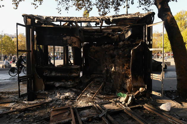 Images of the damage in the aftermath of the October 17, 2026, protests in Paris, at the Place de la République. The day after violent clashes between protesters and French police during the demonstration against the high cost of living in Paris, France, on October 18, 2026. Lionel Urman, Bestimage, Paris, France  Copyright: xLIONELxURMANxx xBESTIMAGExLIONELxURMANxx xBESTIMAGEx