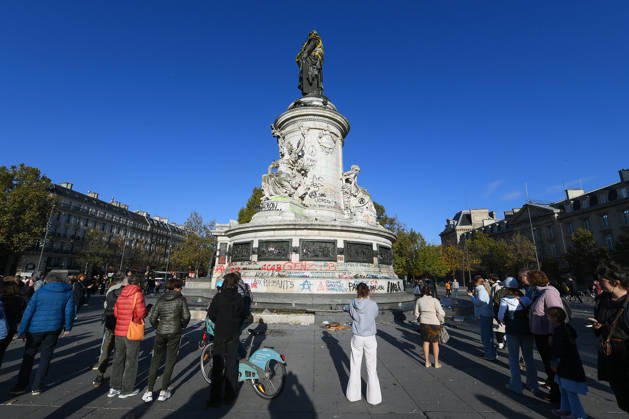 Images of the damage in the aftermath of the October 17, 2026, protests in Paris, at the Place de la République. The day after violent clashes between protesters and French police during the demonstration against the high cost of living in Paris, France, on October 18, 2026. Lionel Urman, Bestimage, Paris, France  Copyright: xLIONELxURMANxx xBESTIMAGExLIONELxURMANxx xBESTIMAGEx
