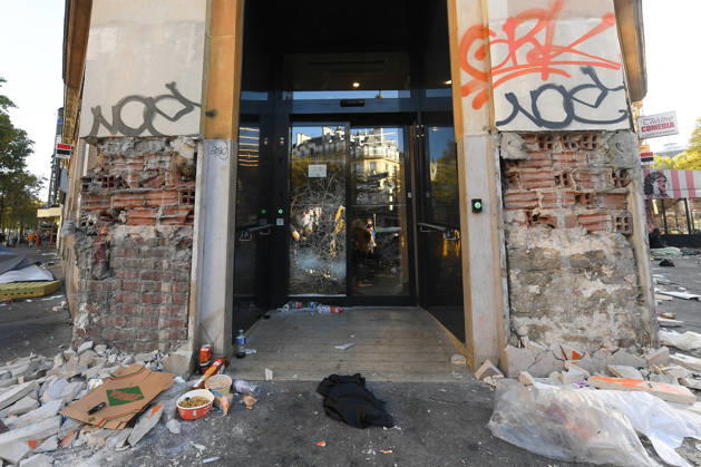 Images of the damage in the aftermath of the October 17, 2026, protests in Paris, Strasbourg-Saint-Denis. The day after violent clashes between protesters and French police during the demonstration against the high cost of living in Paris, France, on October 18, 2026. Lionel Urman, Bestimage, Paris, France  Copyright: xLIONELxURMANxx xBESTIMAGExLIONELxURMANxx xBESTIMAGEx