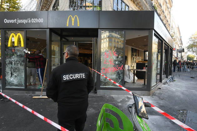 Images of the damage in the aftermath of the October 17, 2026, protests in Paris, Strasbourg-Saint-Denis. The day after violent clashes between protesters and French police during the demonstration against the high cost of living in Paris, France, on October 18, 2026. Lionel Urman, Bestimage, Paris, France  Copyright: xLIONELxURMANxx xBESTIMAGExLIONELxURMANxx xBESTIMAGEx