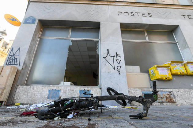 Images of the damage in the aftermath of the October 17, 2026, protests in Paris, Strasbourg-Saint-Denis. The day after violent clashes between protesters and French police during the demonstration against the high cost of living in Paris, France, on October 18, 2026. Lionel Urman, Bestimage, Paris, France  Copyright: xLIONELxURMANxx xBESTIMAGExLIONELxURMANxx xBESTIMAGEx