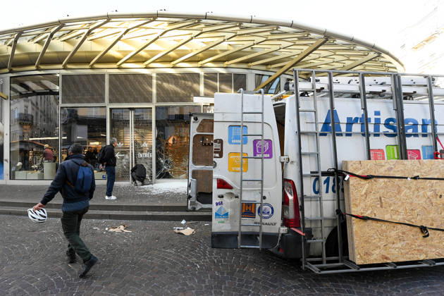 Images of the damage in the aftermath of the October 17, 2026, protests in Paris’s Les Halles district The day after violent clashes between protesters and French police during the demonstration against the high cost of living in Paris, France, on October 18, 2026 Lionel Urman Bestimage Paris France  Copyright: xLIONELxURMANxx xBESTIMAGExLIONELxURMANxx xBESTIMAGEx