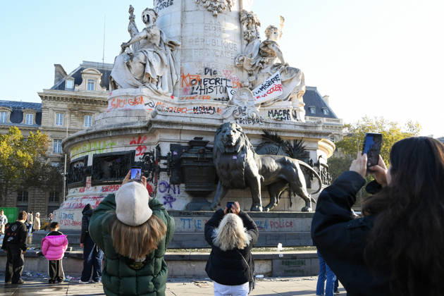 October 17 Protest in Paris: The Day After at Place de la République The day after Violent clashes between protesters and French police during the demonstration against the high cost of living in Paris, France, on October 18, 2026 460560 2026 10 18 Paris France  Copyright: xL.Urmanx xStarfacex STAR_460560_014