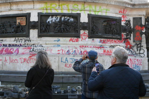 October 17 Protest in Paris: The Day After at Place de la République The day after Violent clashes between protesters and French police during the demonstration against the high cost of living in Paris, France, on October 18, 2026 460560 2026 10 18 Paris France  Copyright: xL.Urmanx xStarfacex STAR_460560_015
