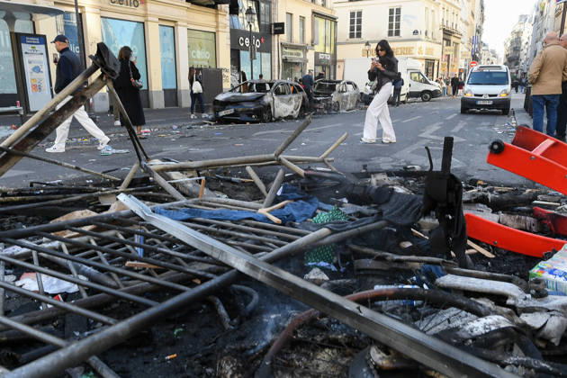 October 17 Protest in Paris: The Day After Strasbourg-Saint-Denis Violent clashes broke out between protesters and French police during the demonstration against the high cost of living in Paris, France, on October 18, 2026 460560 2026 10 18 Paris France  Copyright: xL.Urmanx xStarfacex STAR_460560_048