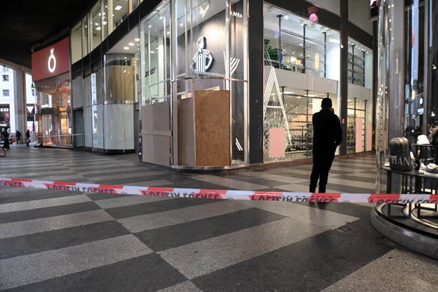 IPA89854757 - Milan, October 18, 2026 Damage caused during the protest by activists on Saturday evening at Foot Luker on Corso Vittorio Emanuele  Copyright: xMaurizioxMaulex xMaurizioxMaulex IPA89854757