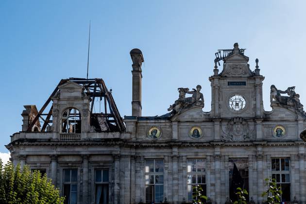 THE DAY AFTER THE OCTOBER 17 PROTESTS PHOTOPQR POPULAIRE DU CENTRE Elise CABANE October 18, 2026 Close-up of the roof of Limoges City Hall, destroyed by flames, as well as the bell tower that collapsed during the fire that broke out during the October 17, 2026, protest in Limoges, Haute-Vienne, Nouvelle-Aquitaine, France, on October 18, 2026. The day of mobilization on October 17 against the high cost of living was marked by scenes of urban guerrilla warfare and looting in many cities France Copyright: xPHOTOPQR POPULAIRExDUxCENTRE MAXxElisexCABANEx 20261018POP1404 20261018POP1404